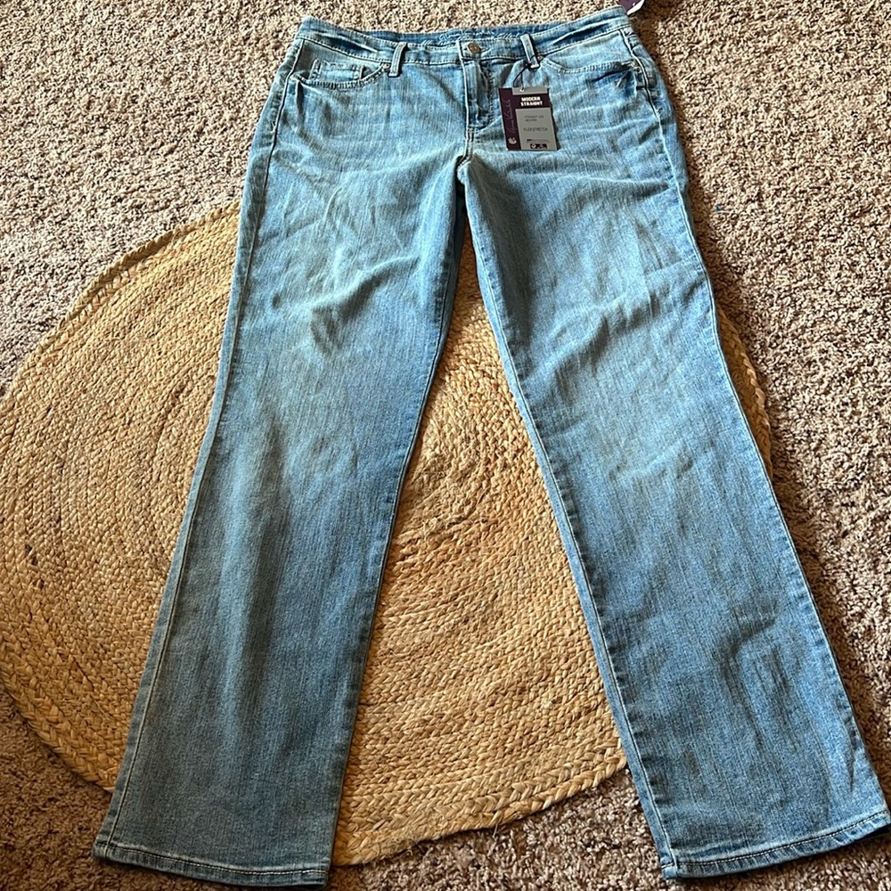 - NWT Gloria Vanderbilt jeans size 12